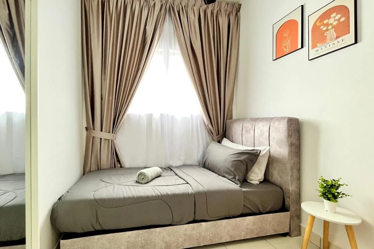 Apartment Alanis Designer Suite @ Klia Sepang